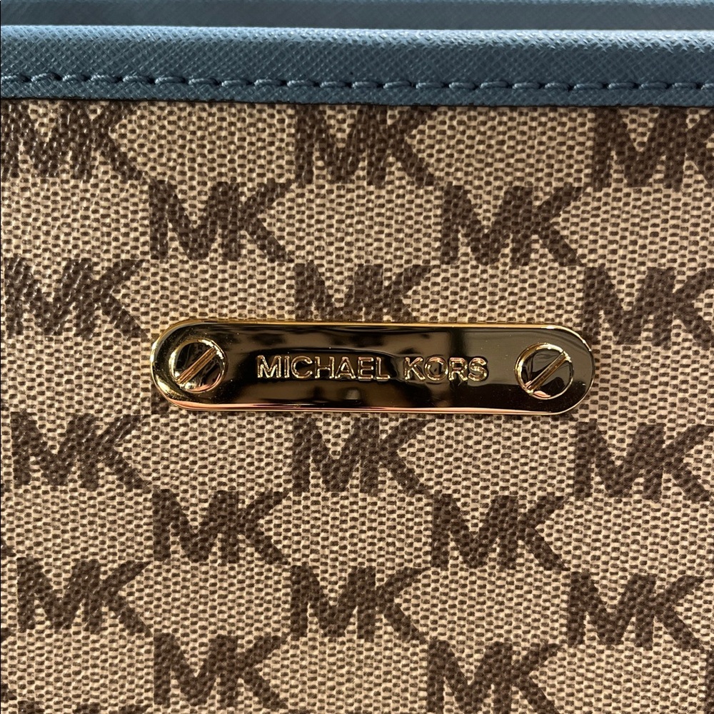 Michael Kors Studio Heritage Signature Emry Zip Top Tote NWOT - Picture 4 of 10
